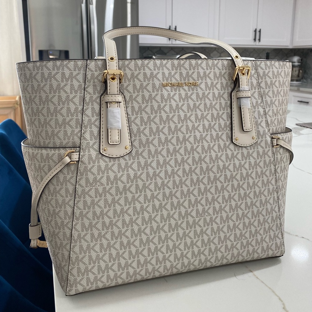 NWT! Michael Kors Voyager Tote Bag